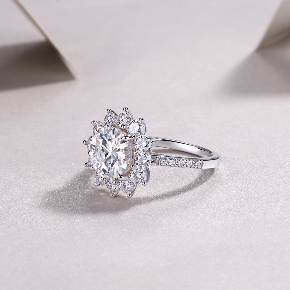 A 3-carat eco-friendly diamond ring set with Moissanite S925 sterling silver plated with platinum