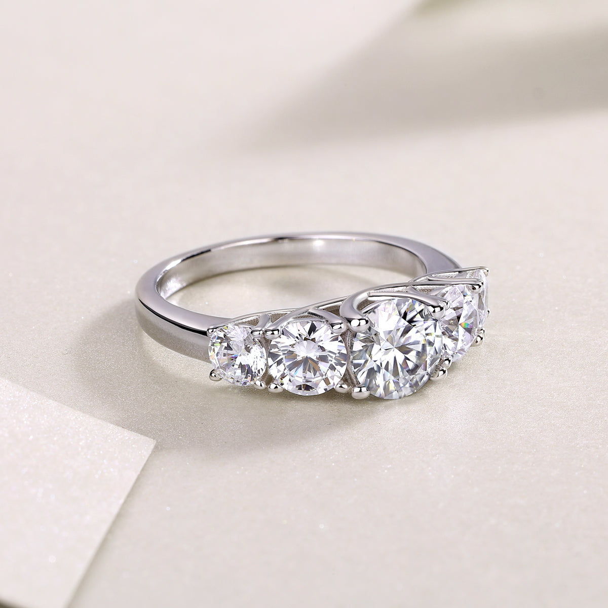 Love wedding ring - inlaid moissanite comparable to natural diamonds fashionable luxury silver ring