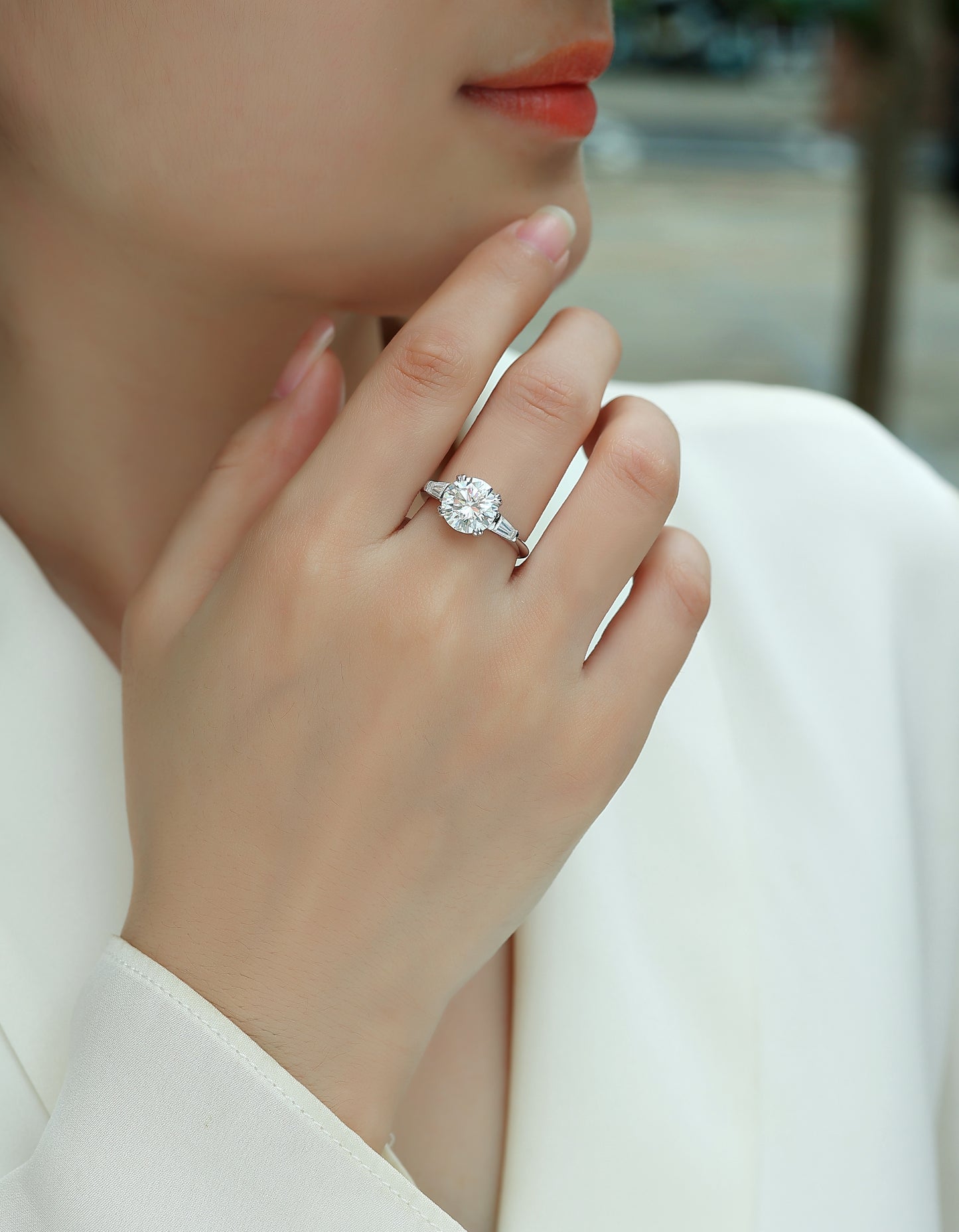 A 3-carat eco-friendly diamond ring set with Moissanite S925 sterling silver plated with platinum