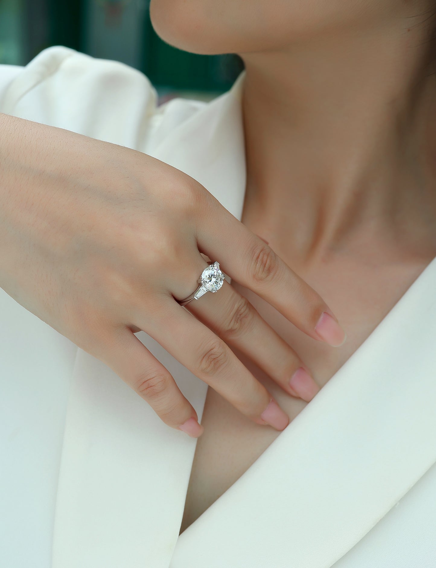 A 3-carat eco-friendly diamond ring set with Moissanite S925 sterling silver plated with platinum