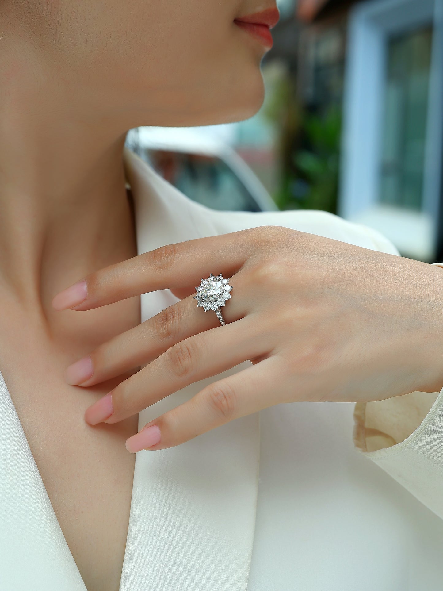 A 3-carat eco-friendly diamond ring set with Moissanite S925 sterling silver plated with platinum