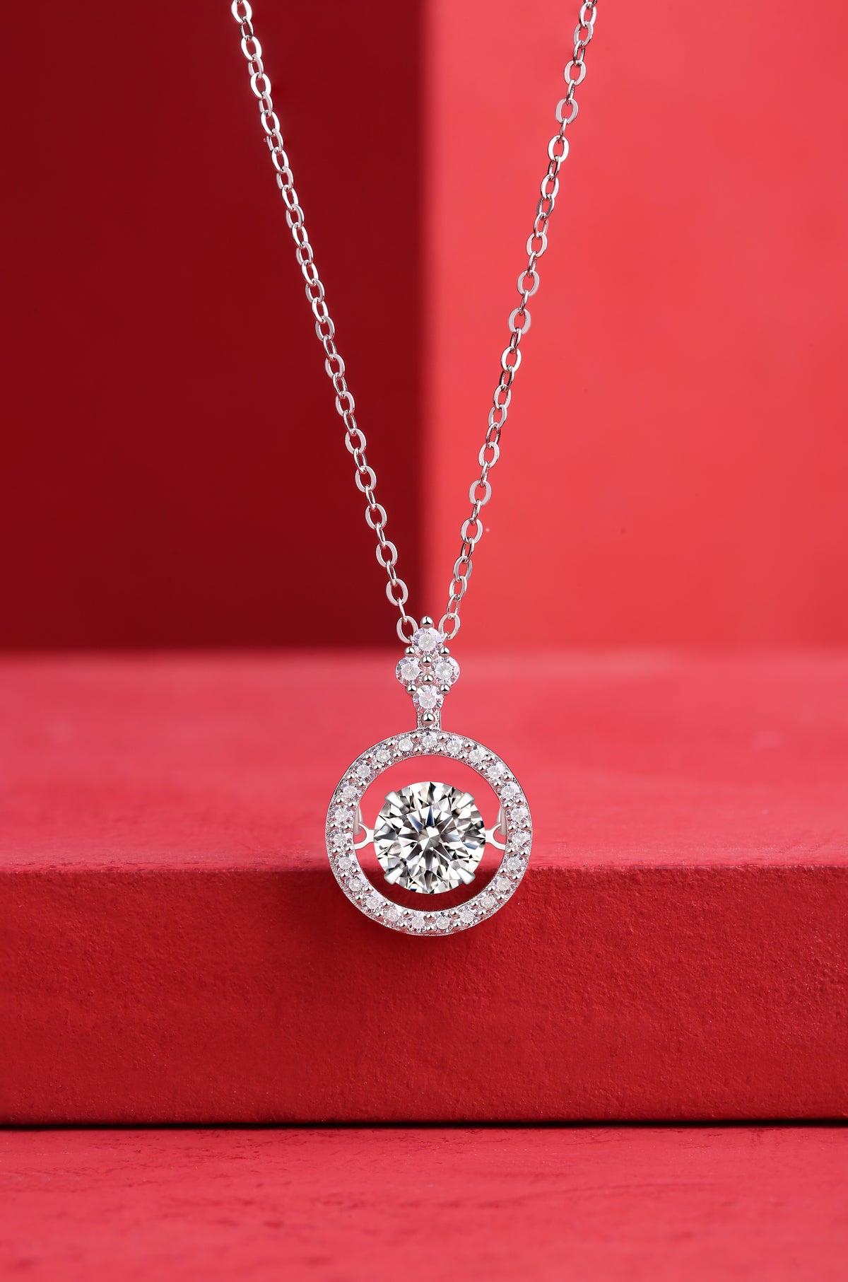 Touch-Moissanite-inlaid luxury fashion necklace pendant comparable to natural diamonds