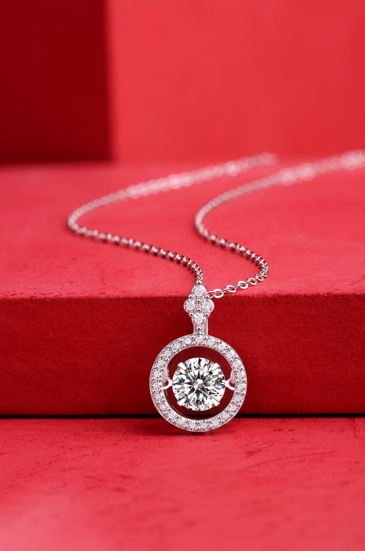 Touch-Moissanite-inlaid luxury fashion necklace pendant comparable to natural diamonds