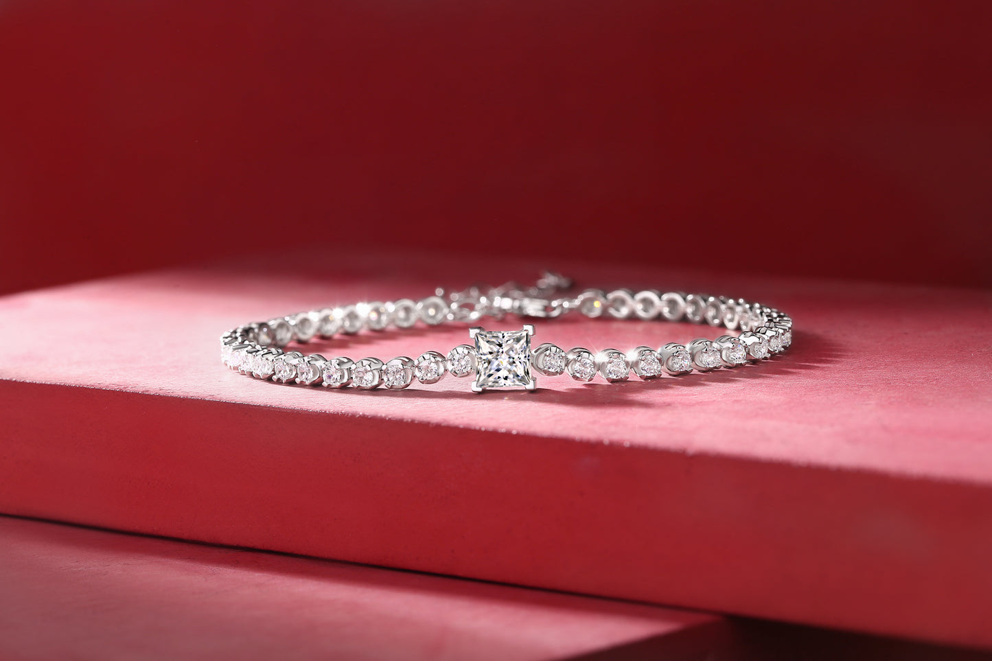 Magic Cube - Fashionable and luxurious silver bracelet inlaid with moissanite comparable to natural diamonds