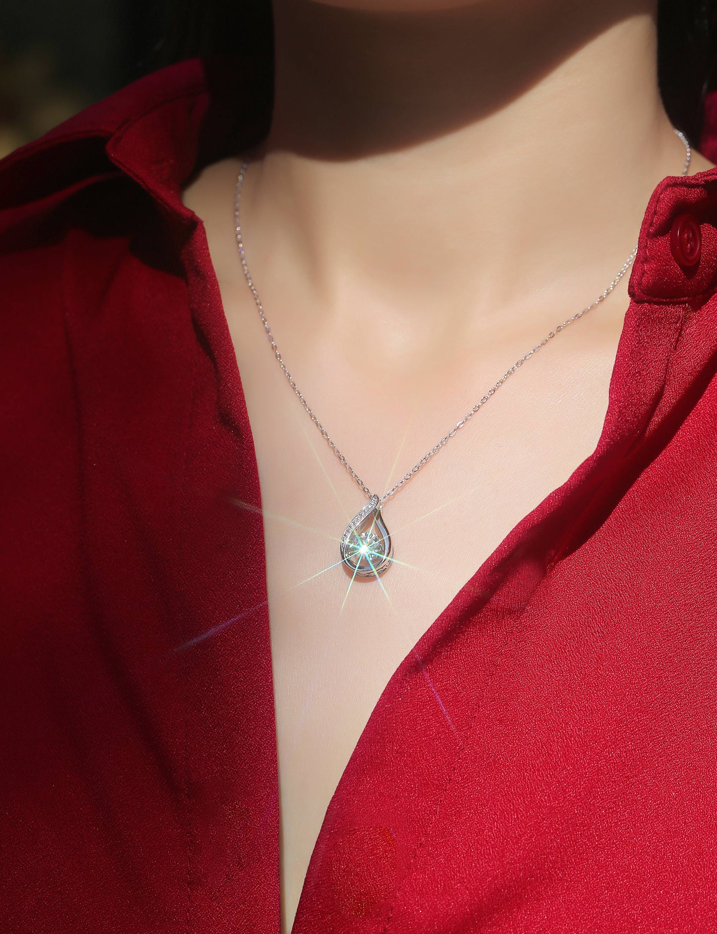 Smart-Moissanite-inlaid luxury fashion necklace pendant comparable to natural diamonds