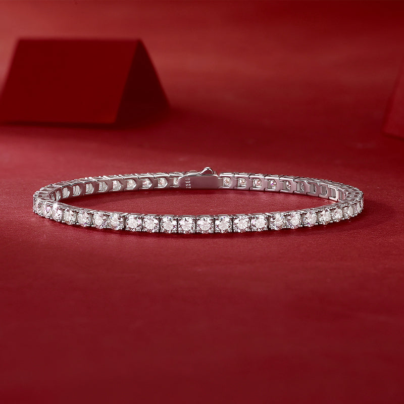 Unique - Fashionable and luxurious silver bracelet inlaid with moissanite comparable to natural diamonds