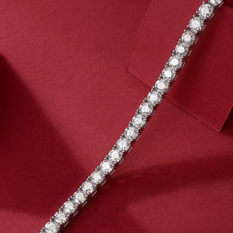 Unique - Fashionable and luxurious silver bracelet inlaid with moissanite comparable to natural diamonds