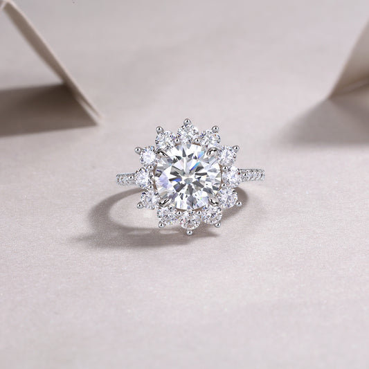 A 3-carat eco-friendly diamond ring set with Moissanite S925 sterling silver plated with platinum