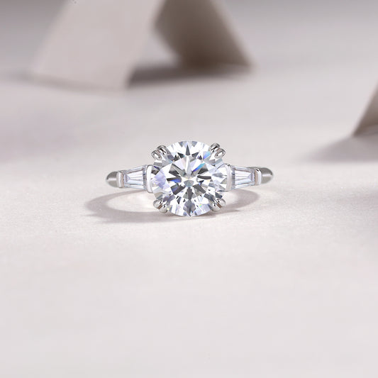 A 3-carat eco-friendly diamond ring set with Moissanite S925 sterling silver plated with platinum