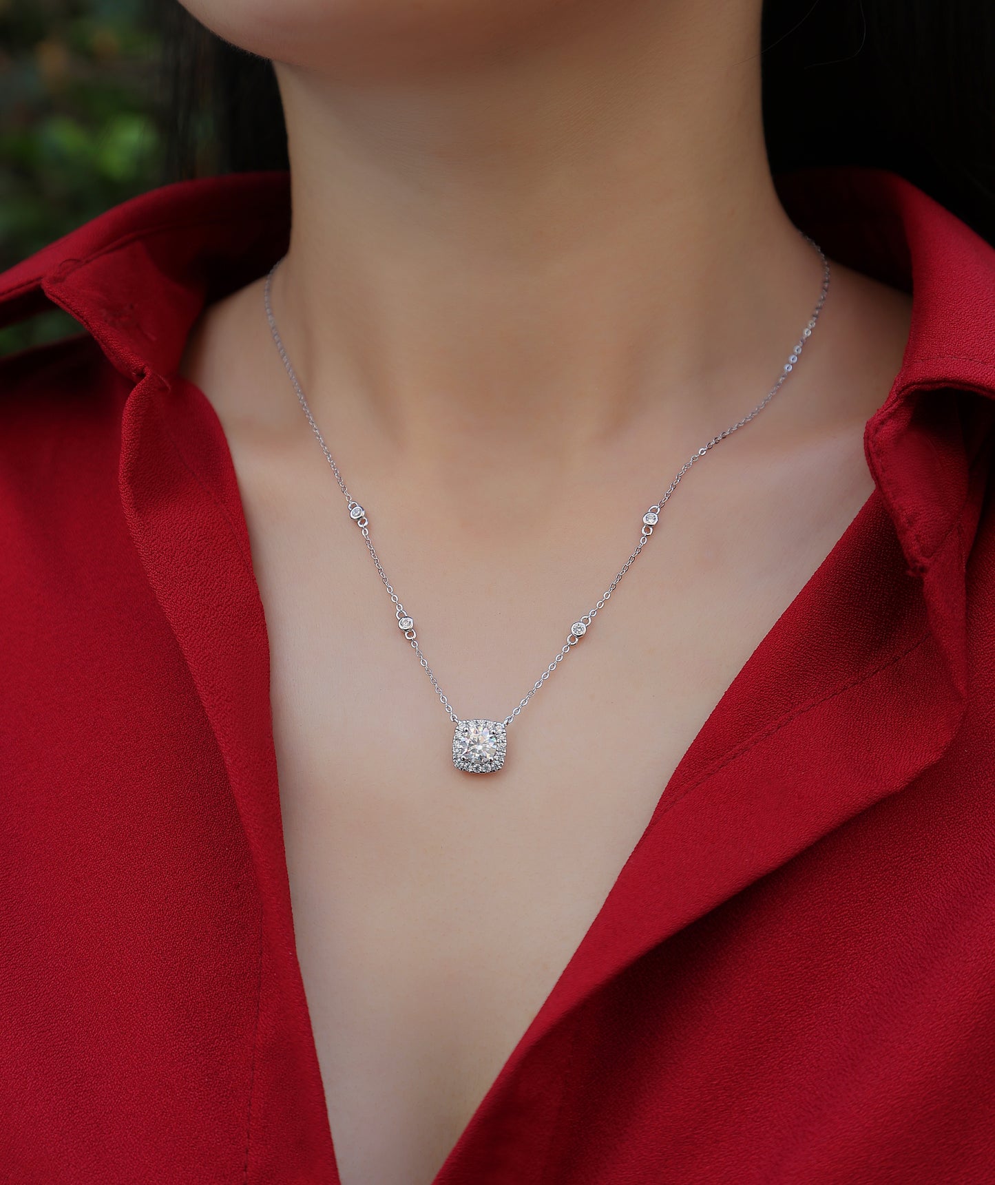 Yuan-Moissanite-inlaid luxury fashion necklace pendant comparable to natural diamonds