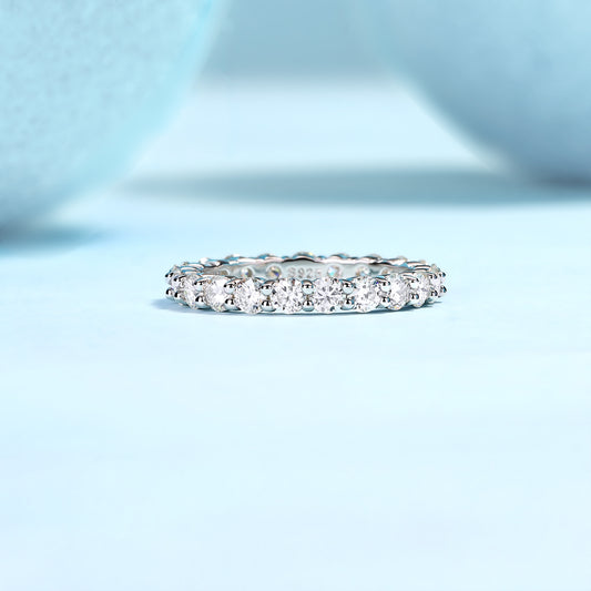 Glimpses of Light Wedding Ring - Fashionable and luxurious silver ring inlaid with moissanite comparable to natural diamonds