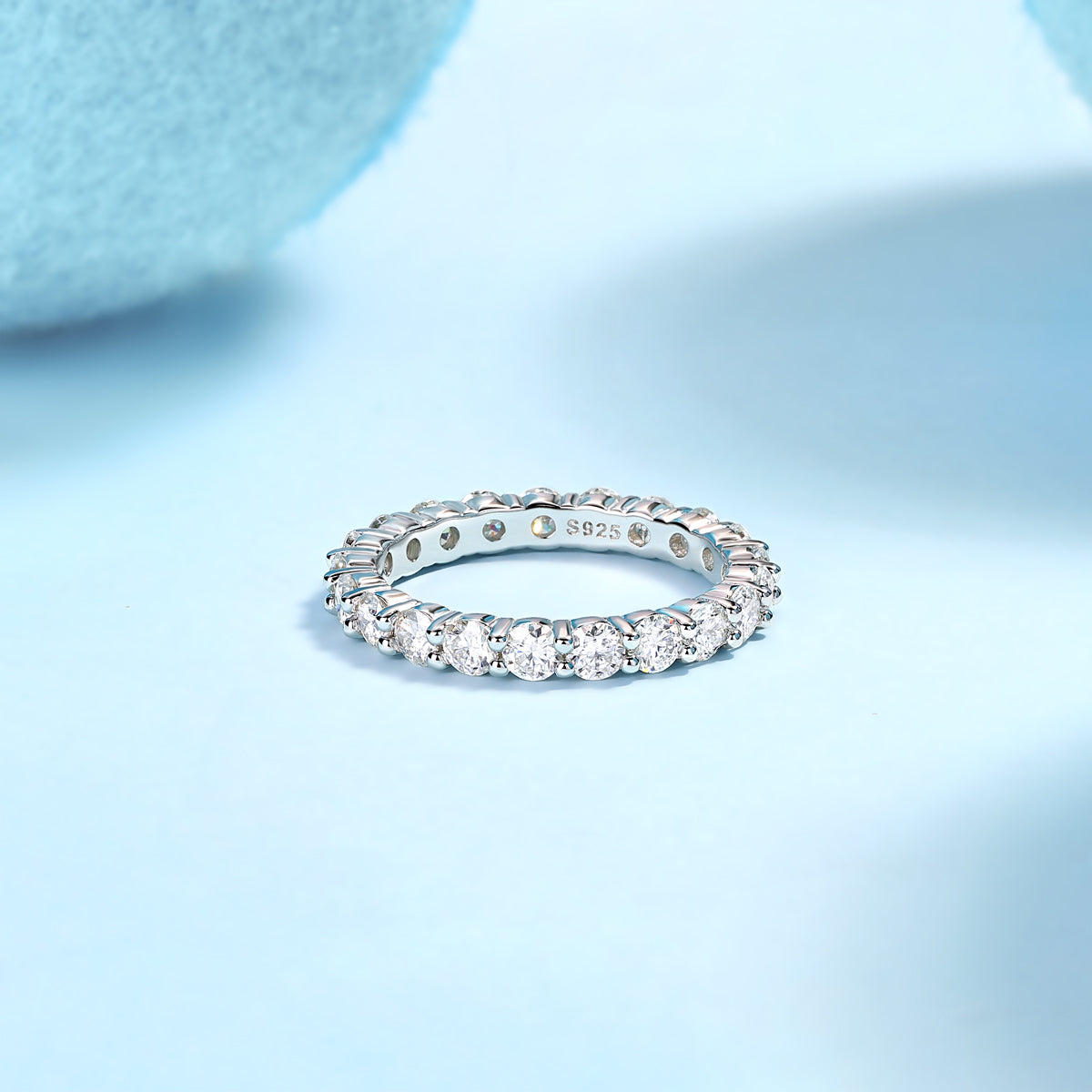 Glimpses of Light Wedding Ring - Fashionable and luxurious silver ring inlaid with moissanite comparable to natural diamonds