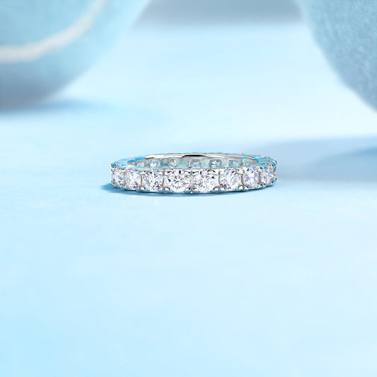 Utopia Wedding Ring - Fashionable and luxurious silver ring inlaid with moissanite comparable to natural diamonds