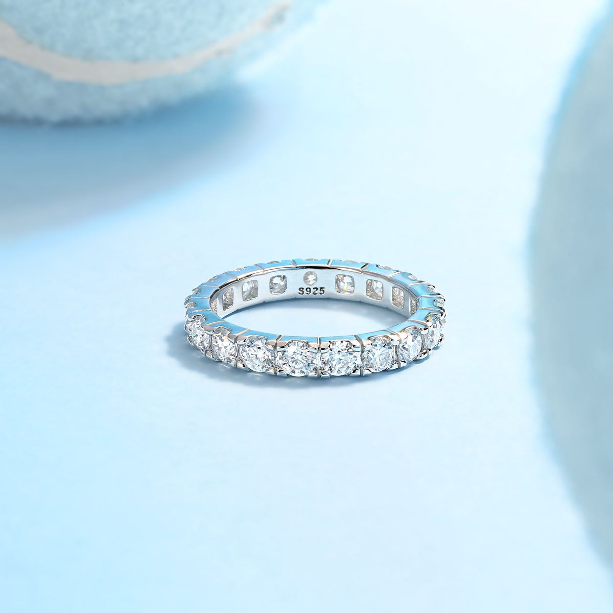 Utopia Wedding Ring - Fashionable and luxurious silver ring inlaid with moissanite comparable to natural diamonds