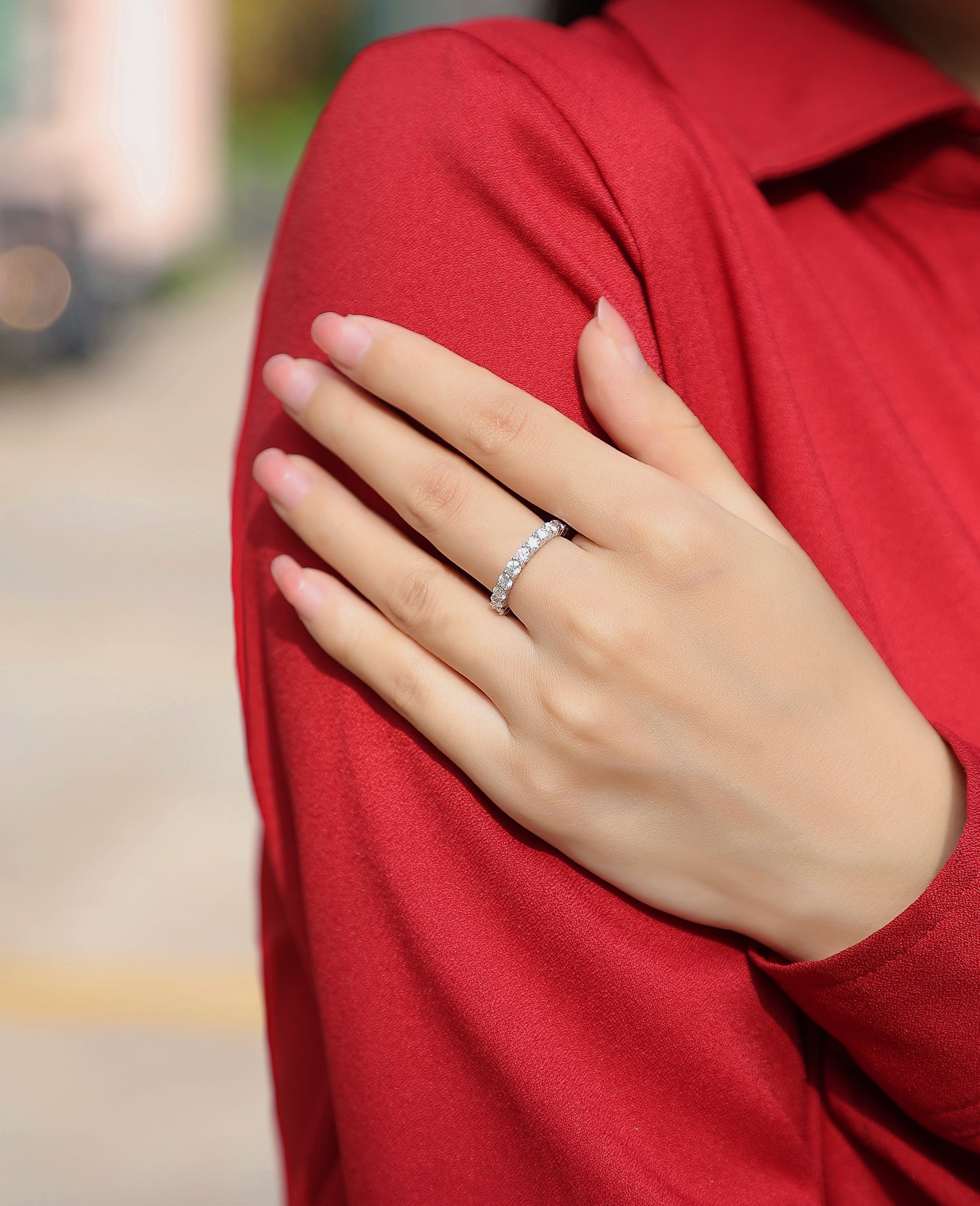 Glimpses of Light Wedding Ring - Fashionable and luxurious silver ring inlaid with moissanite comparable to natural diamonds