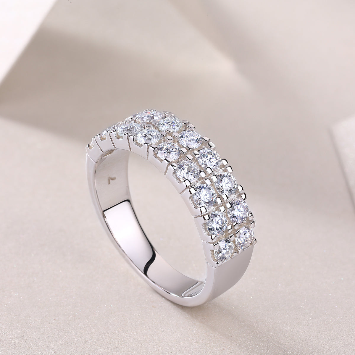 Starry sky wedding ring - inlaid with moissanite comparable to natural diamonds, fashionable and luxurious silver ring