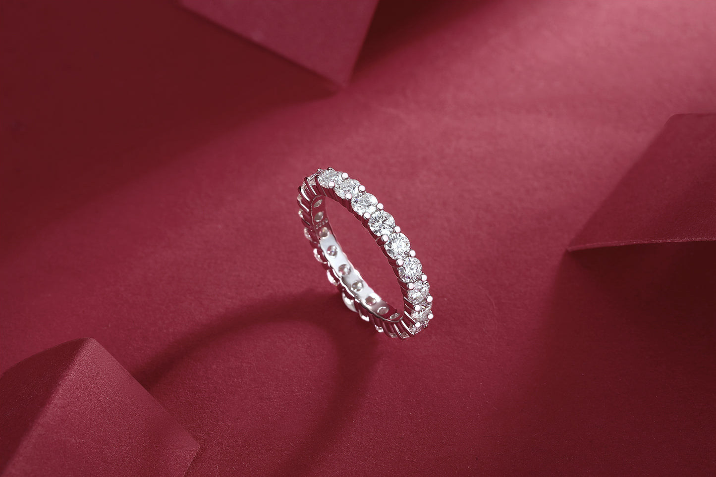 Glimpses of Light Wedding Ring - Fashionable and luxurious silver ring inlaid with moissanite comparable to natural diamonds