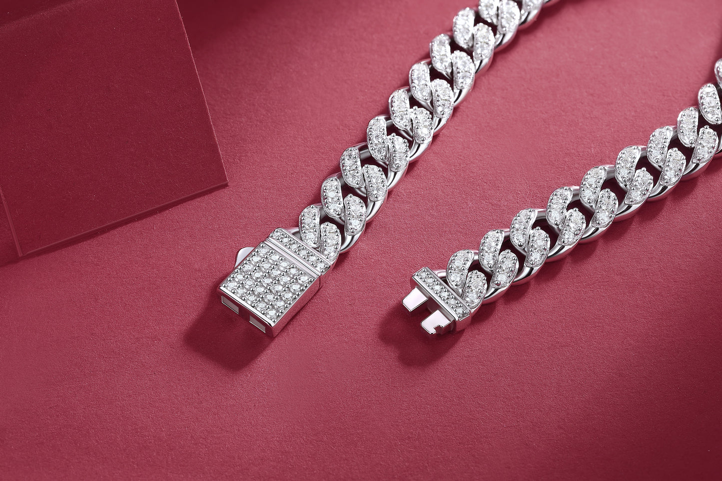 Light of Faith - Fashionable and luxurious silver bracelet inlaid with moissanite comparable to natural diamonds