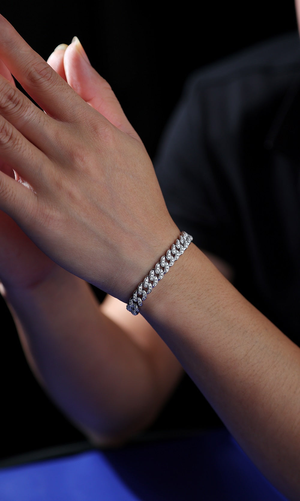 Light of Faith - Fashionable and luxurious silver bracelet inlaid with moissanite comparable to natural diamonds