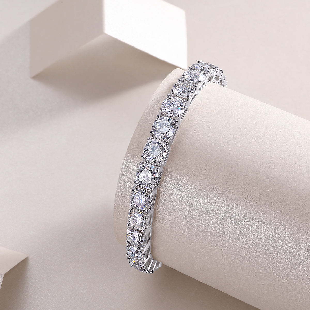 Gravitation - Fashionable and luxurious silver bracelet inlaid with moissanite comparable to natural diamonds